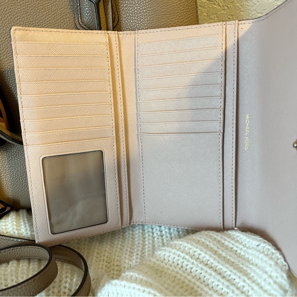 Michael Kors Mercer Large Pebbled Leather Accordion Tote Bag and Wallet - Picture 5 of 9